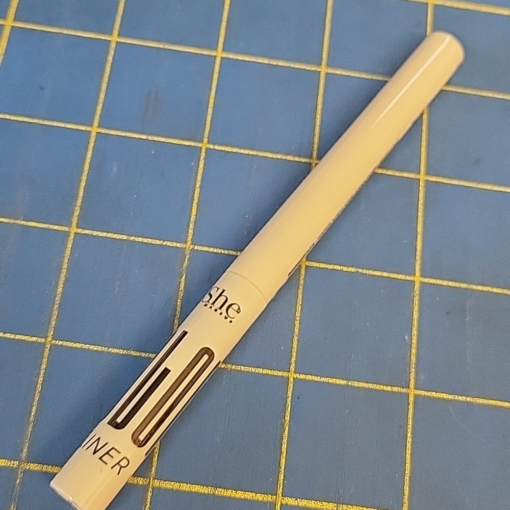 She Beauty Liquid Color Eyeliner Pencil 3.4g New Sealed - White